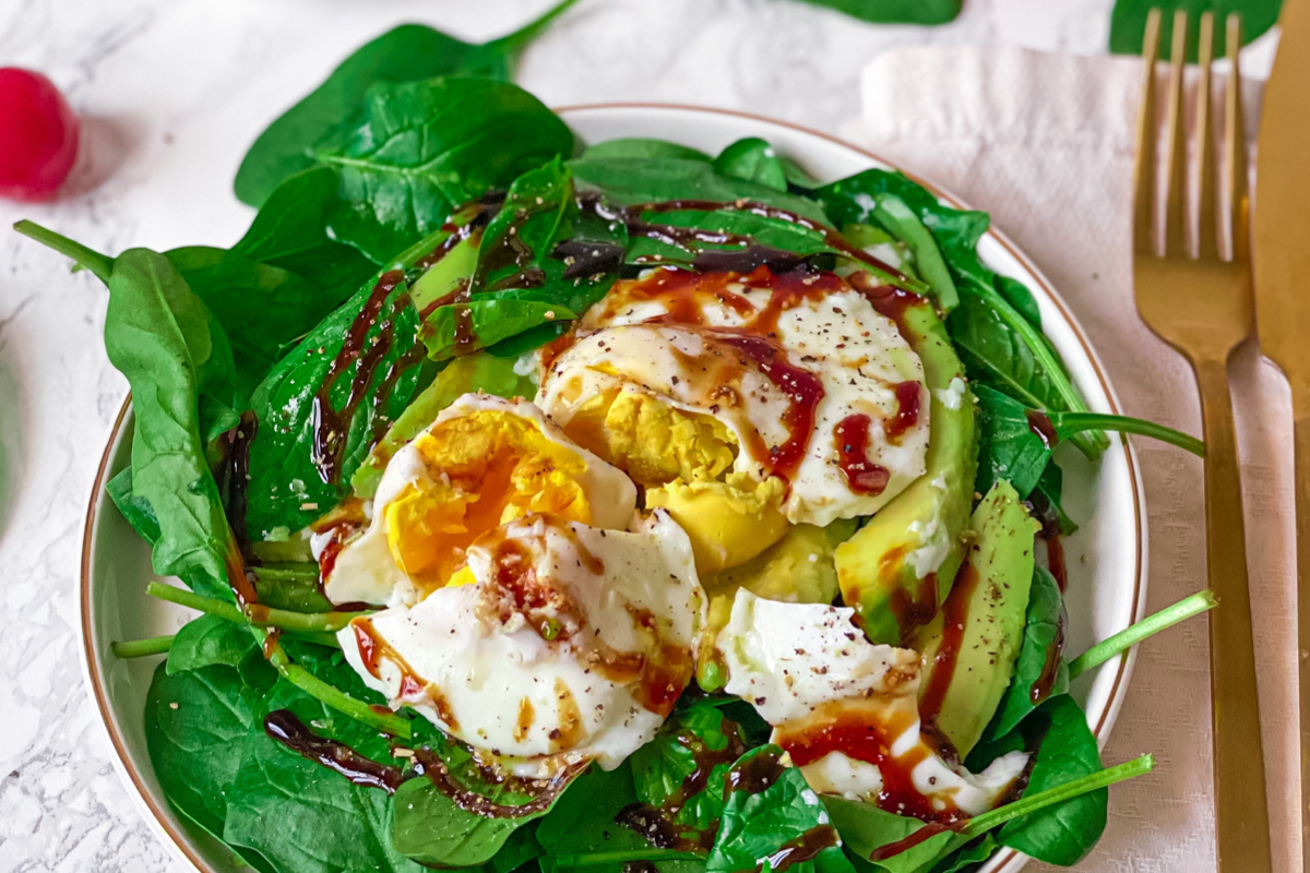 EASY PEASY POACHED EGGS