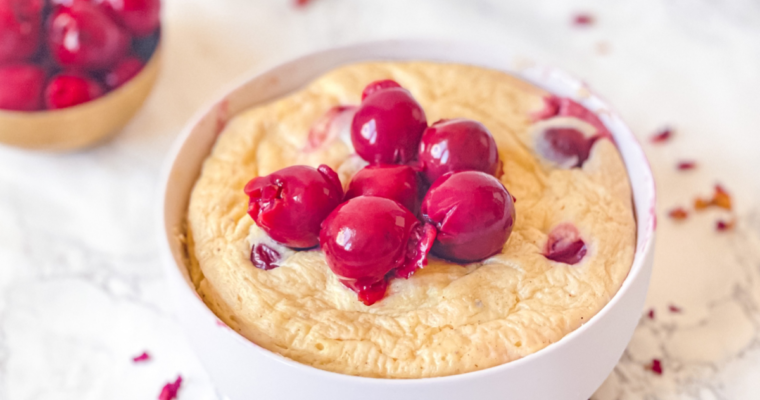 low Carb Käsekuchen-Bowl mit Kirschen