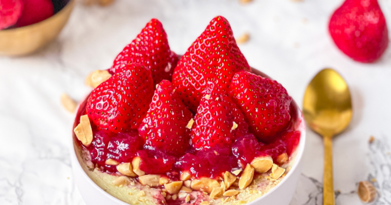 STRAWBERRY-CHEESECAKE-BREAKFAST-BOWL OHNE ZUCKER